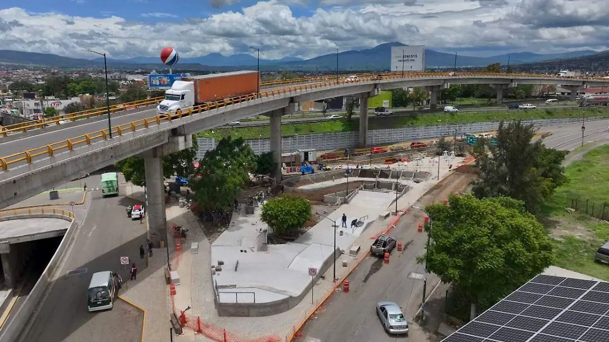 Construcción de bajopuente de salida a Salamanca en Morelia